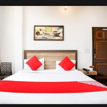 Hotel Surya Inn New Delhi Bagian luar foto