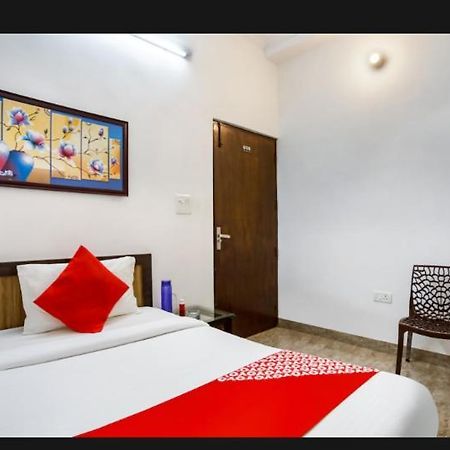 Hotel Surya Inn New Delhi Bagian luar foto