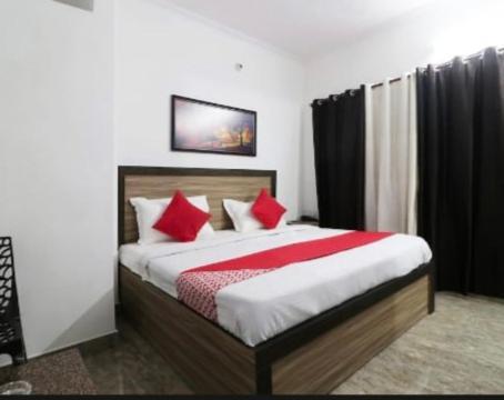 Hotel Surya Inn New Delhi Bagian luar foto