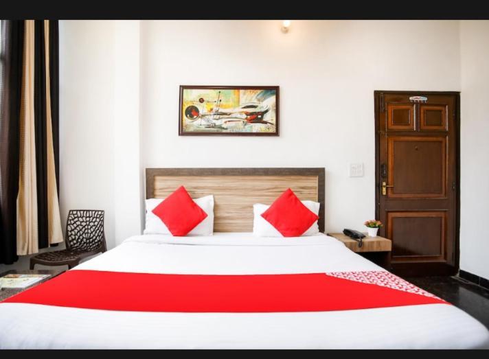 Hotel Surya Inn New Delhi Bagian luar foto